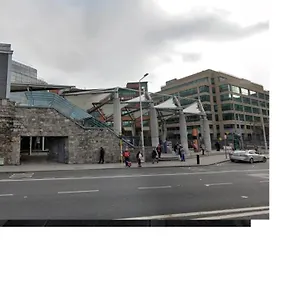 Homestay Custom House Harbour Apartments, Ifsc, Dublin